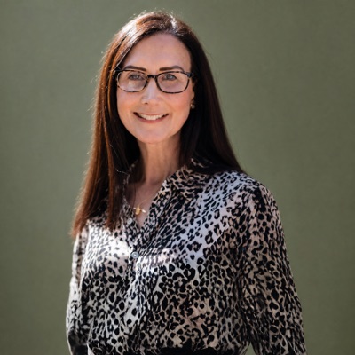 Portrait of Kelly Phinn, positive psychology coach